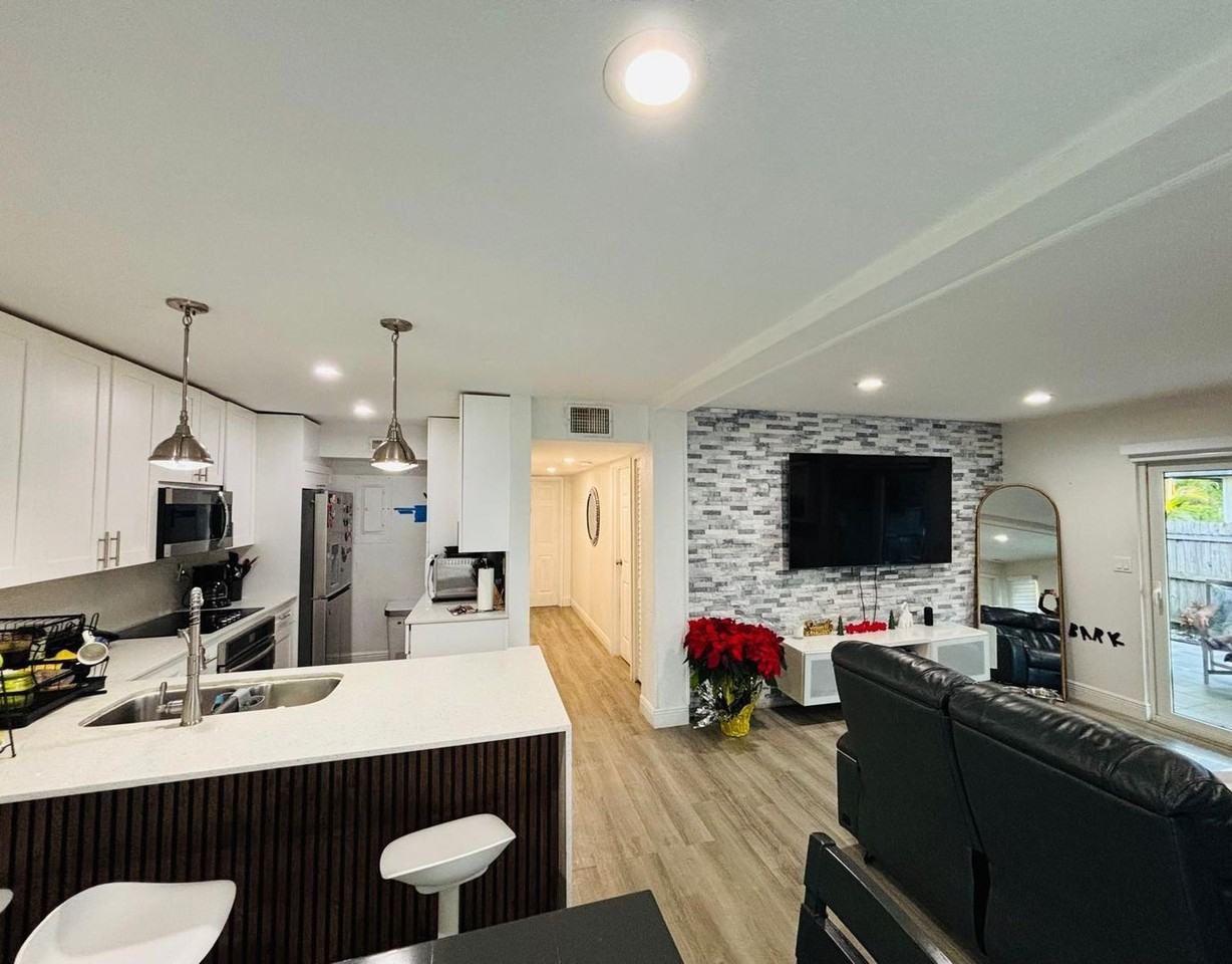 8000 Nw 74th Ter - Photo 2 of 11