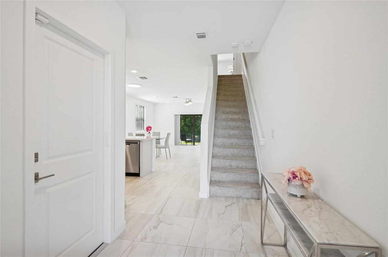 180 Se 5th Ct - Photo 2 of 12