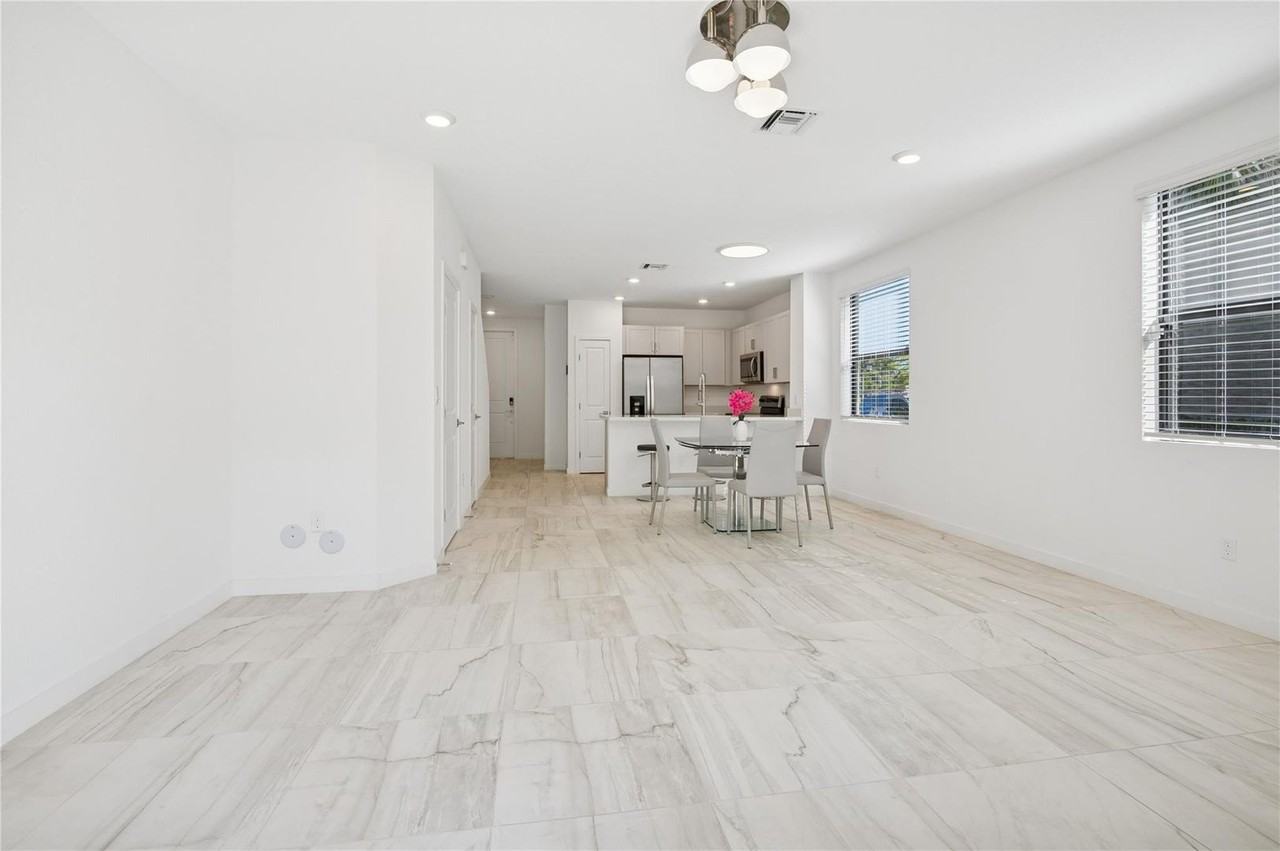 180 Se 5th Ct - Photo 3 of 12