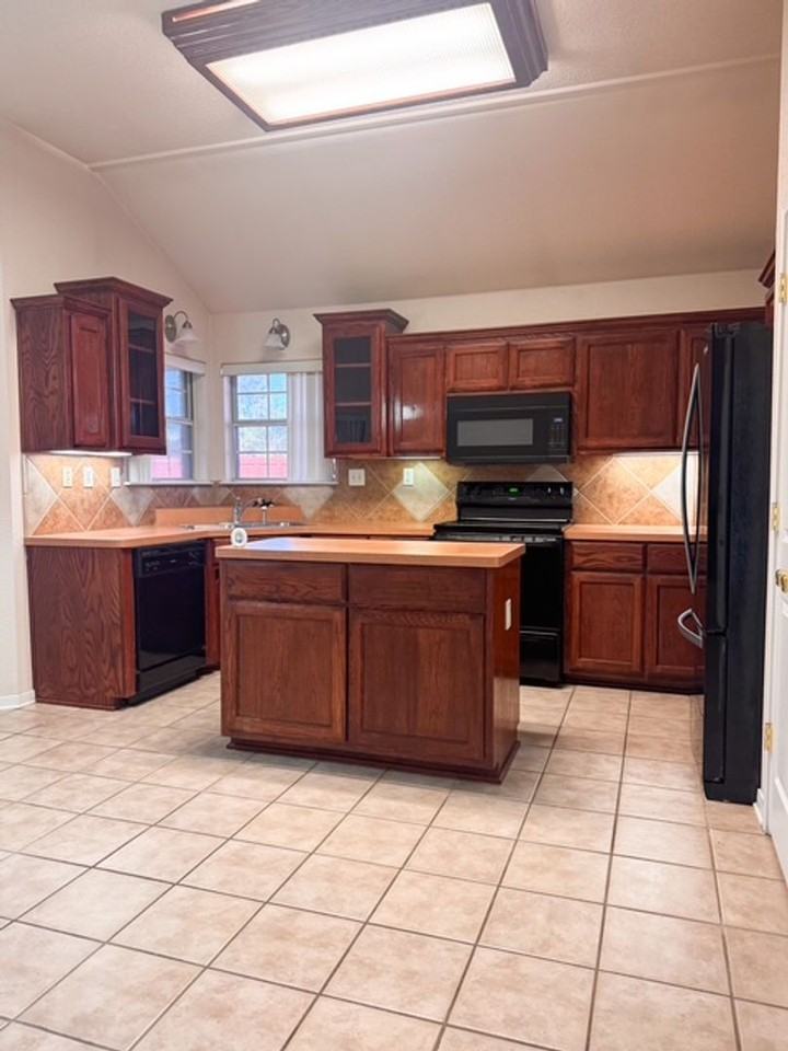 3003 Bachelor Button Blvd - Photo 2 of 10