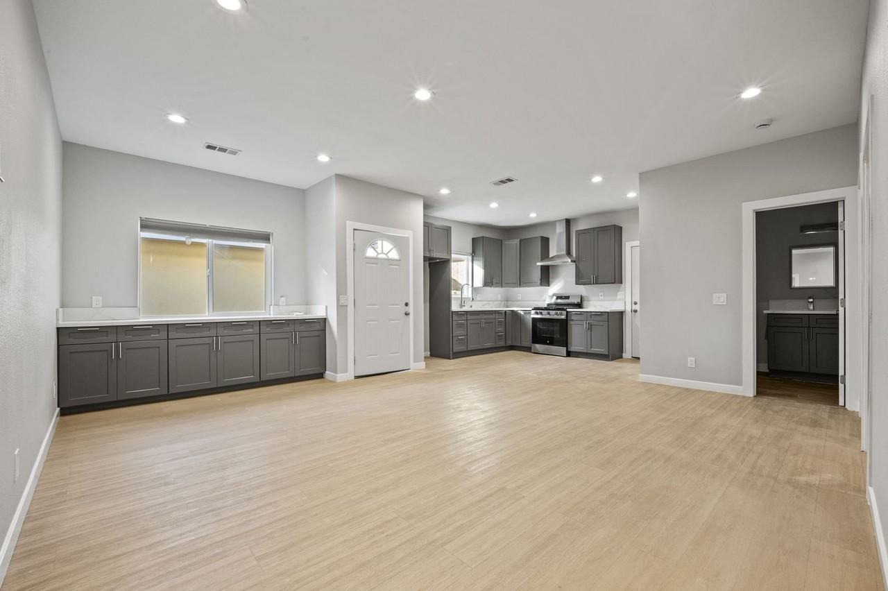 1584 W Wakefield Ave #B - Photo 4 of 16