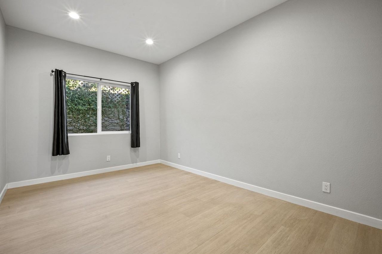 1584 W Wakefield Ave #B - Photo 6 of 16