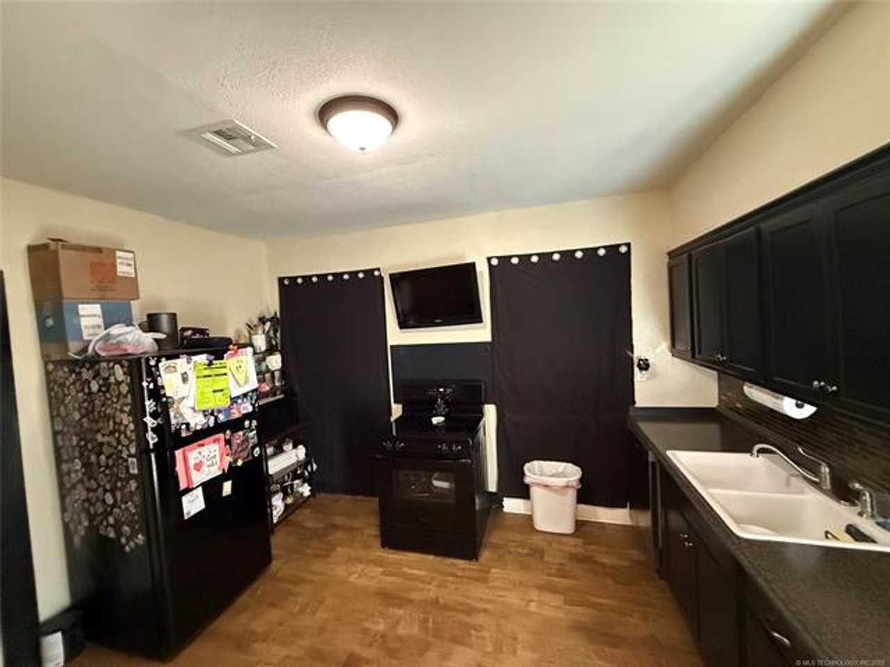 901 A St Se - Photo 2 of 8