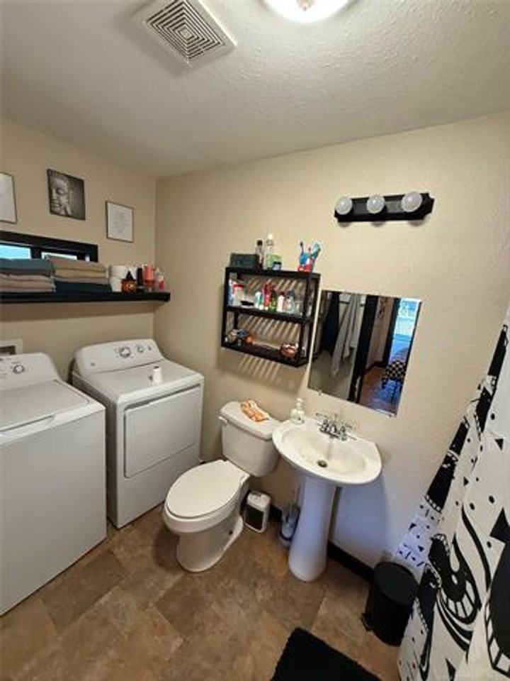 901 A St Se - Photo 7 of 8