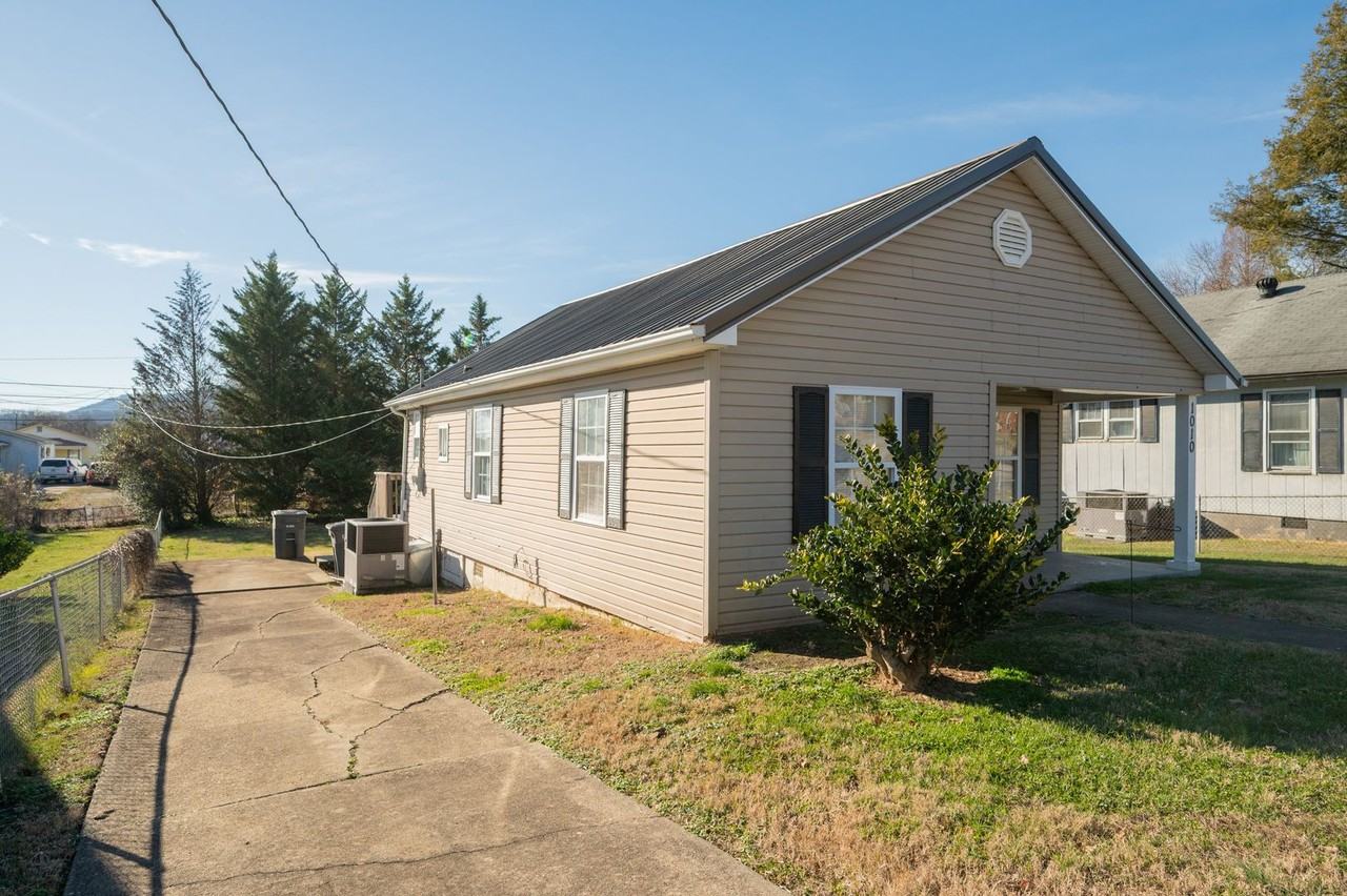 1010 Myrtle St - Photo 3 of 33