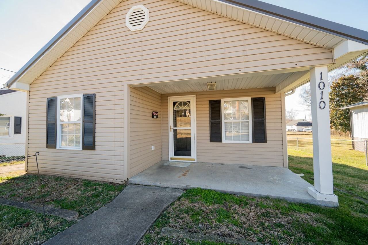 1010 Myrtle St - Photo 5 of 33