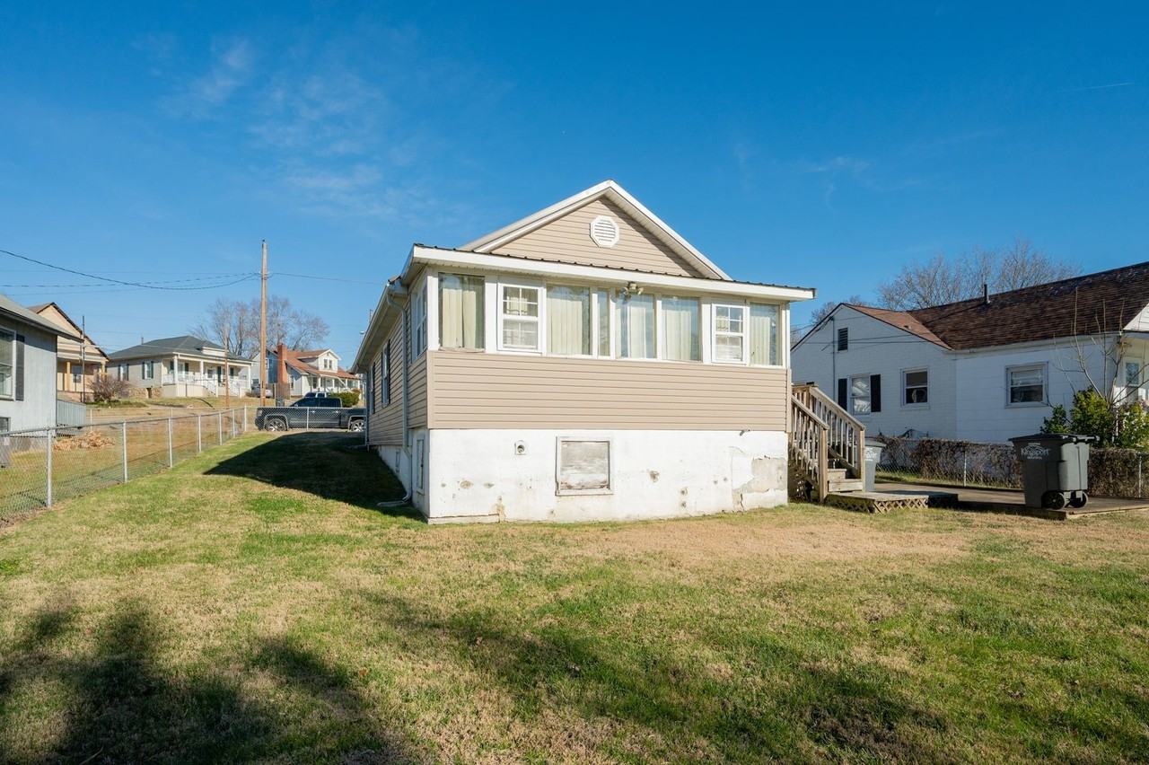 1010 Myrtle St - Photo 7 of 33