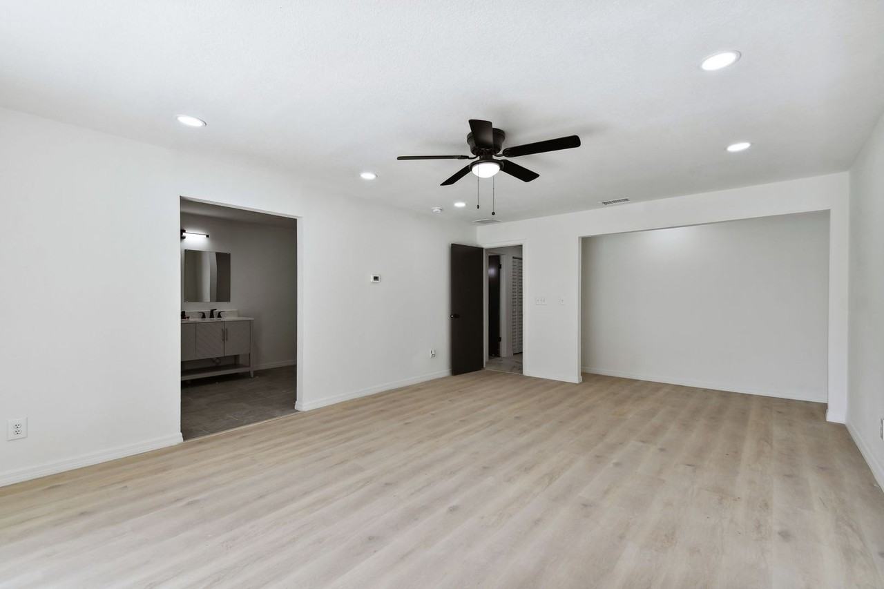 4310 Columbus Way S - Photo 5 of 21