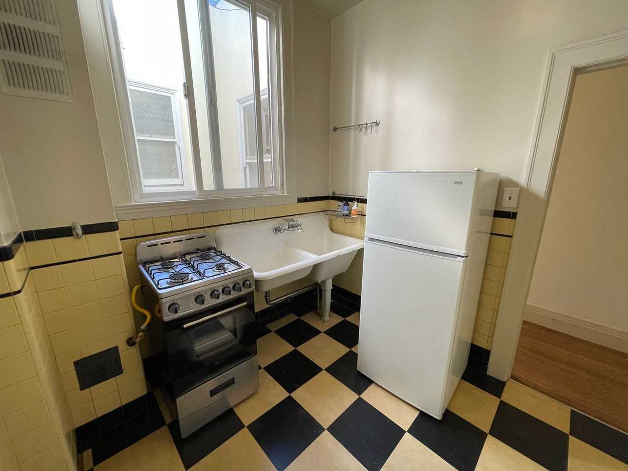 353 Columbus Ave - Photo 4 of 10