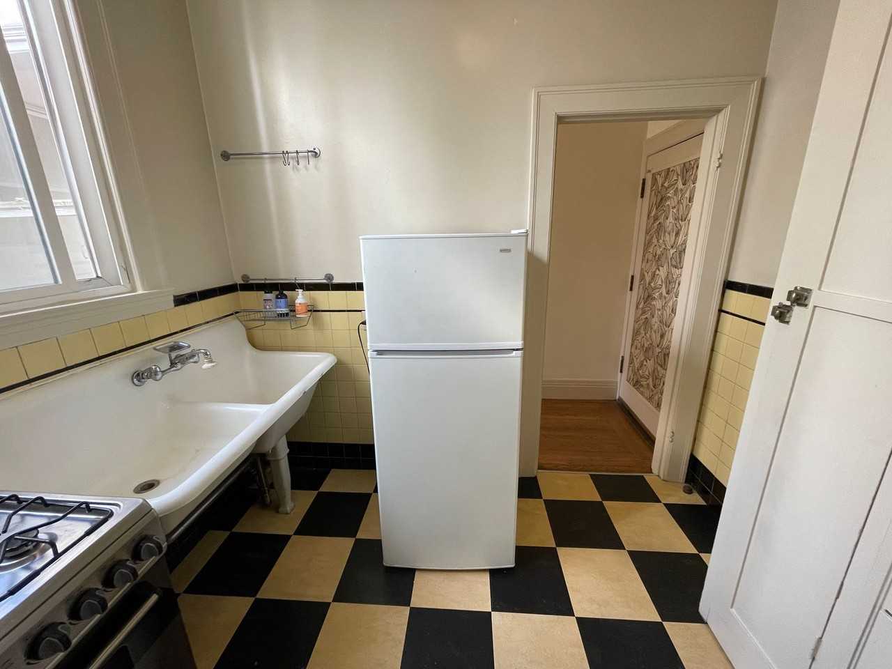 353 Columbus Ave - Photo 5 of 10