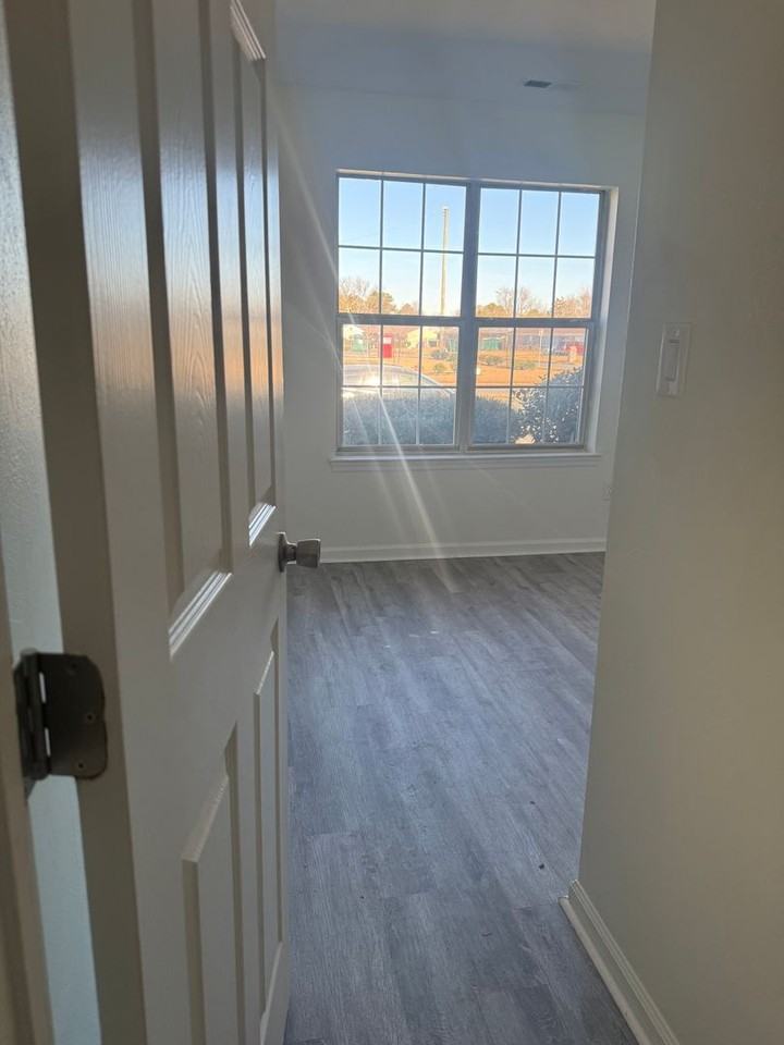 3101 Camelot Blvd - Photo 3 of 12