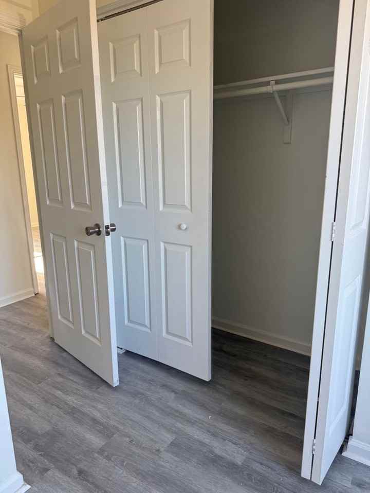 3101 Camelot Blvd - Photo 4 of 12