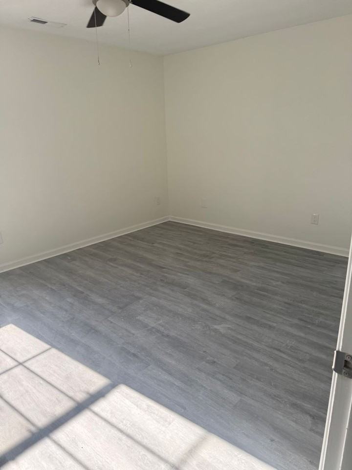 3101 Camelot Blvd - Photo 5 of 12