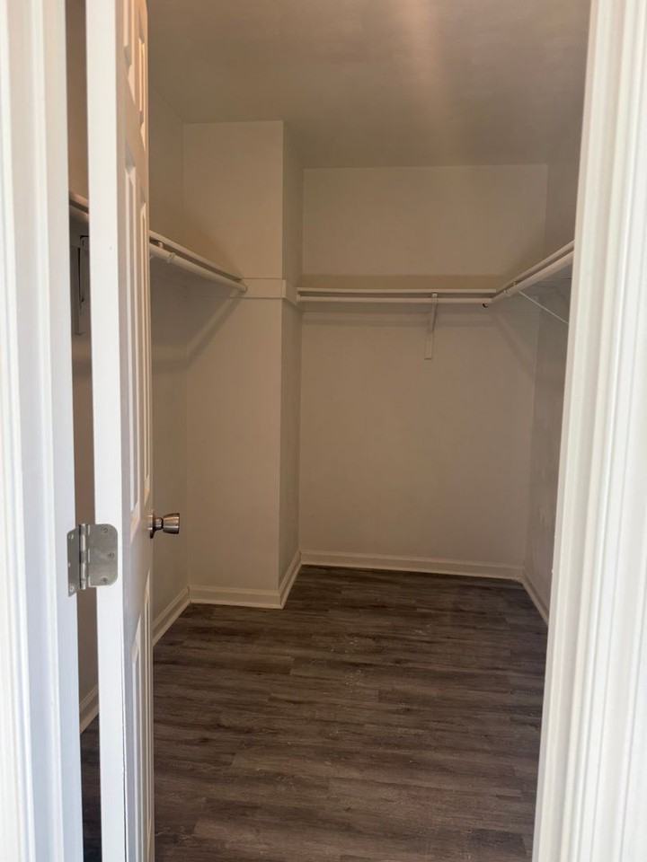 3101 Camelot Blvd - Photo 7 of 12