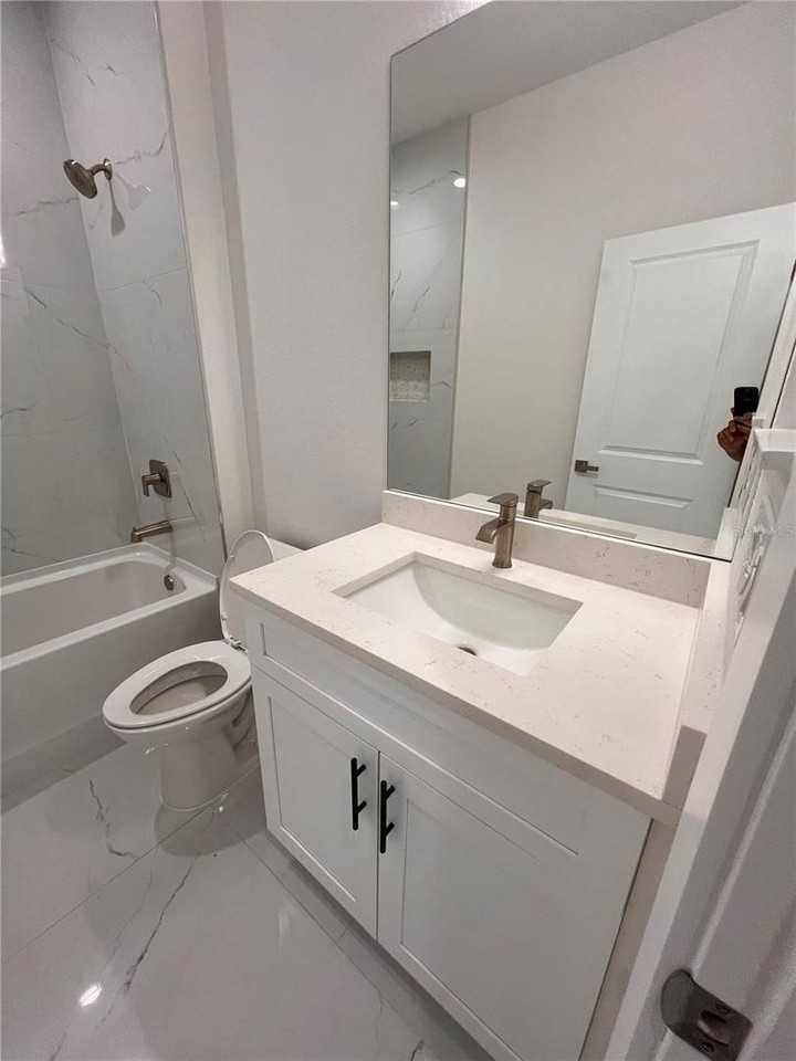 8043 Walbert St - Photo 7 of 22