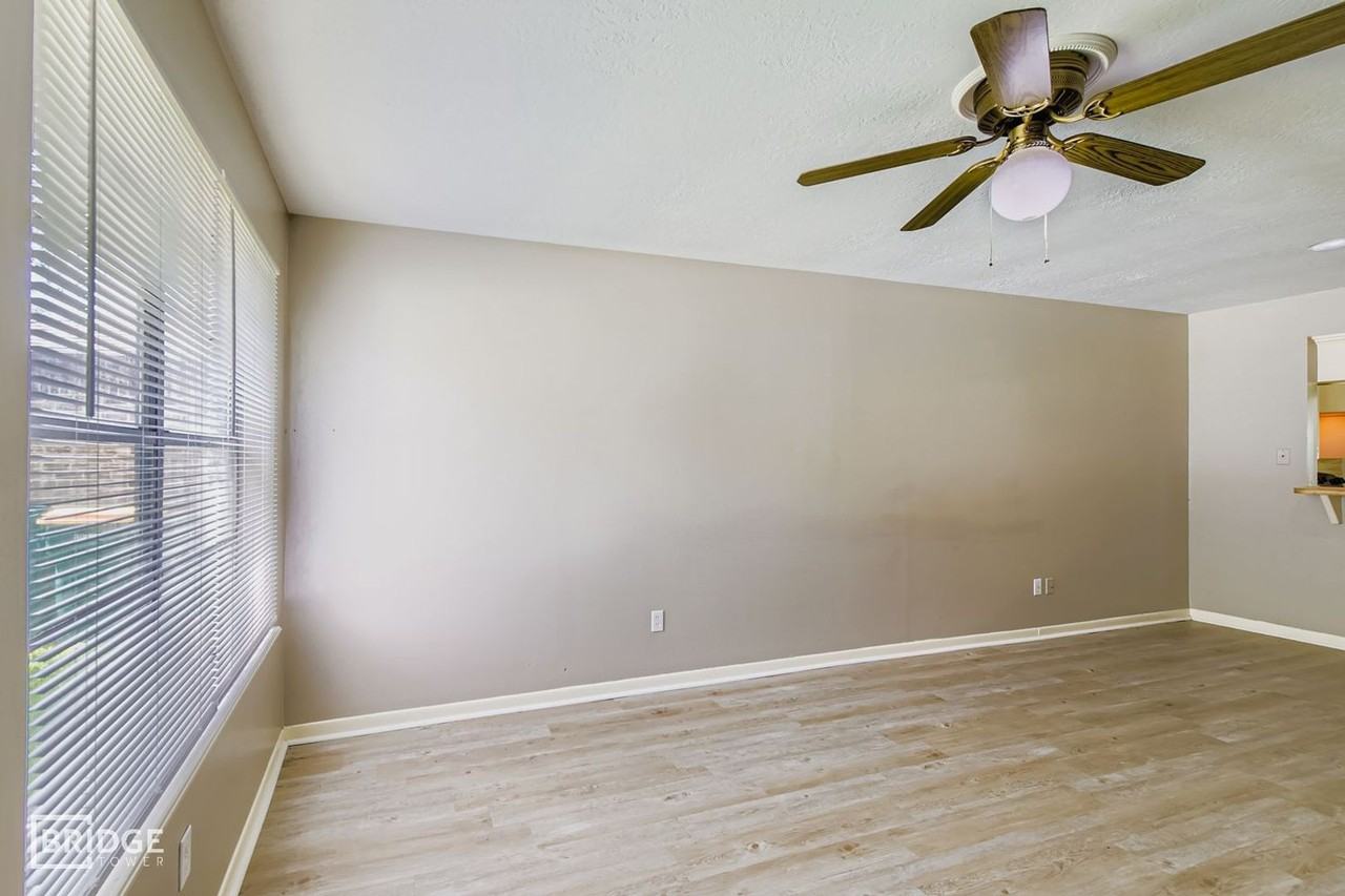 1611 Hazelwood St #A - Photo 4 of 28