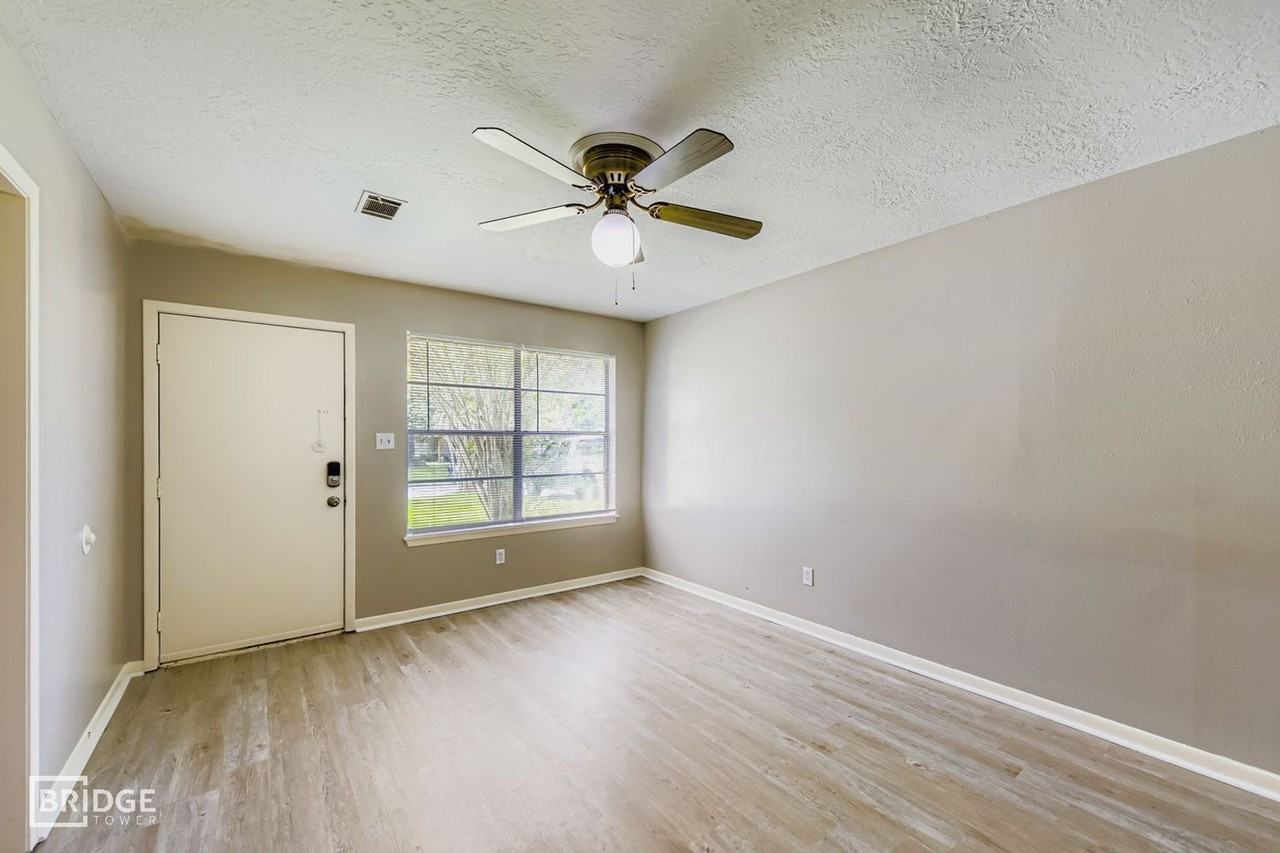 1611 Hazelwood St #A - Photo 5 of 28