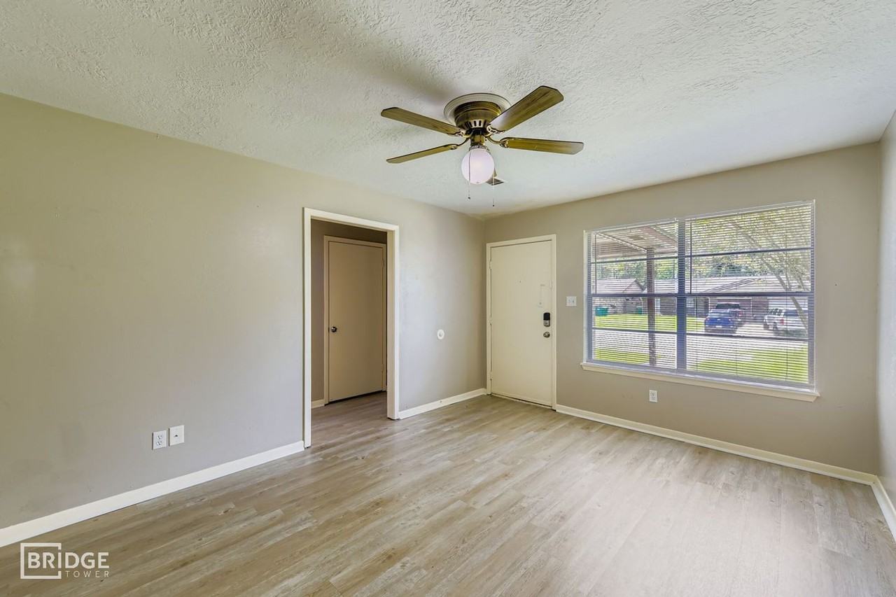 1611 Hazelwood St #A - Photo 6 of 28