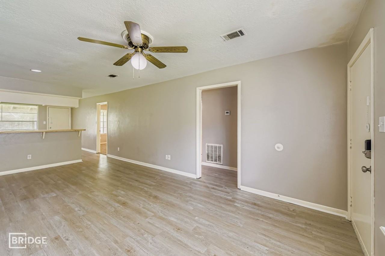 1611 Hazelwood St #A - Photo 7 of 28