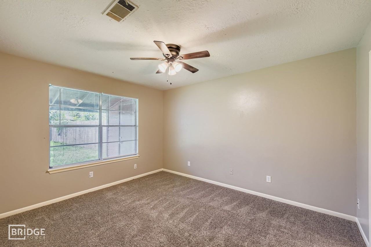 1611 Hazelwood St #A - Photo 6 of 21