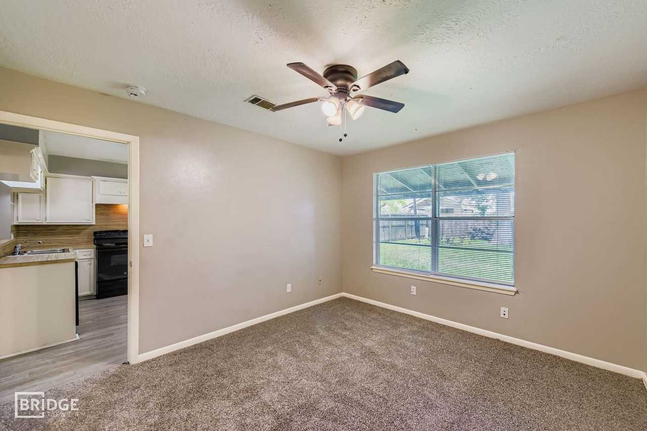 1611 Hazelwood St #A - Photo 7 of 21