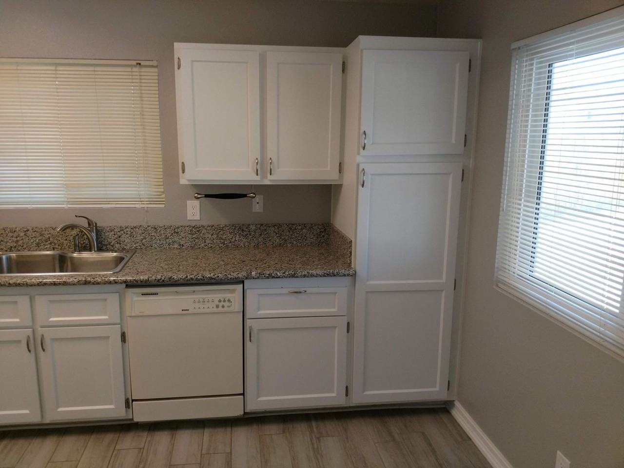 810 Bergamont Dr - Photo 4 of 36