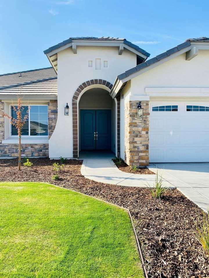 11701 Hollybrook Ln - Photo 3 of 13