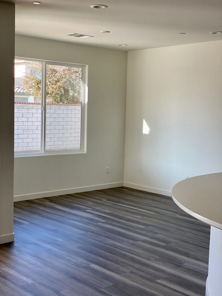 11701 Hollybrook Ln - Photo 4 of 13