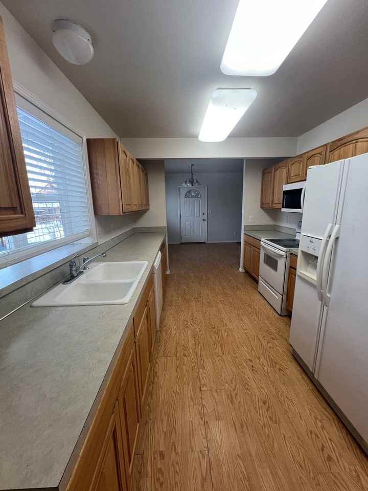 801 S 13th Ave - Photo 7 of 16