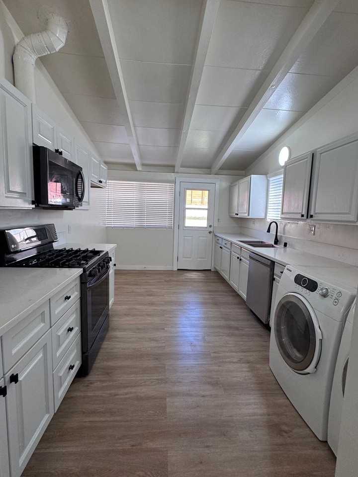 13124 Woodcock Ave - Photo 7 of 28