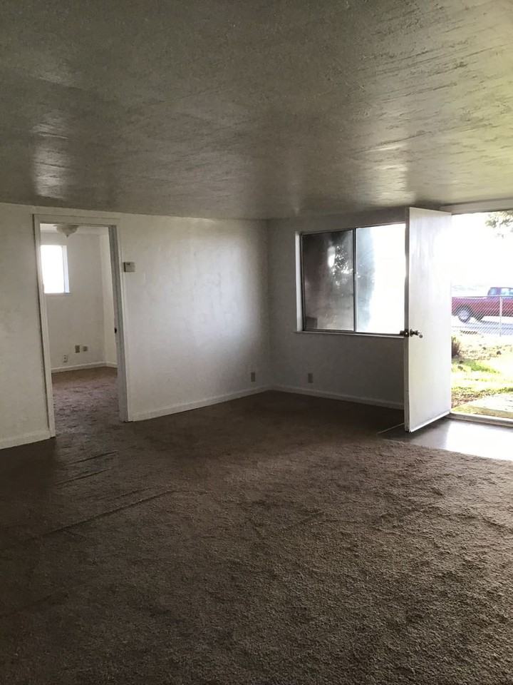 4633 Arboga Rd - Photo 3 of 11