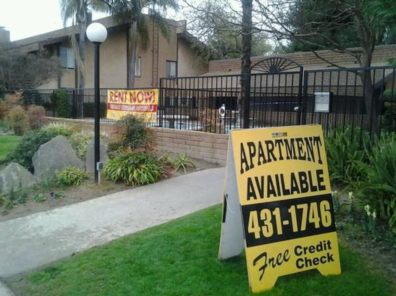 COLONIA DEL SOL APTS - Photo 4 of 4