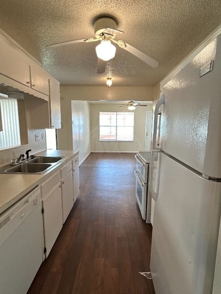 618 N 23rd St - Photo 7 of 30