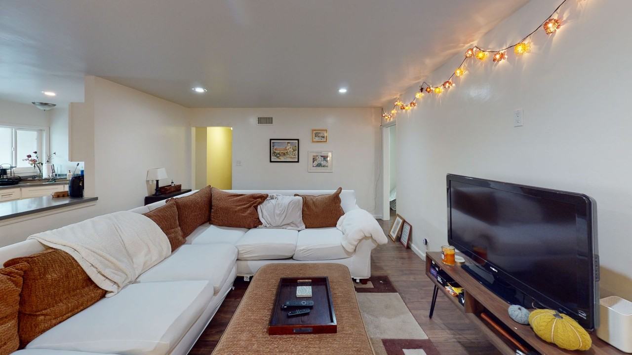 5531 Mary Lane Dr - Photo 3 of 22