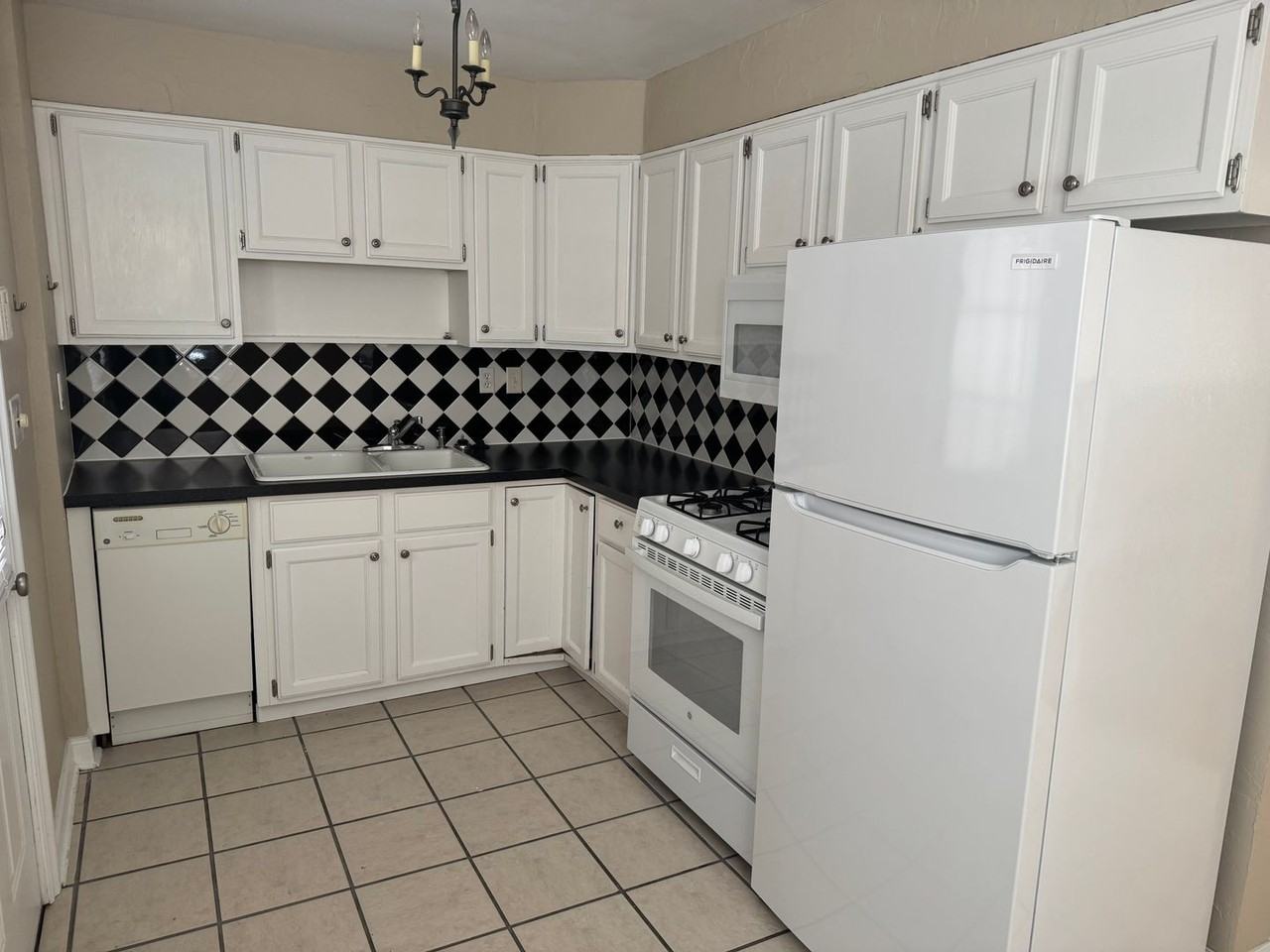 2478 Swansea Rd - Photo 6 of 18