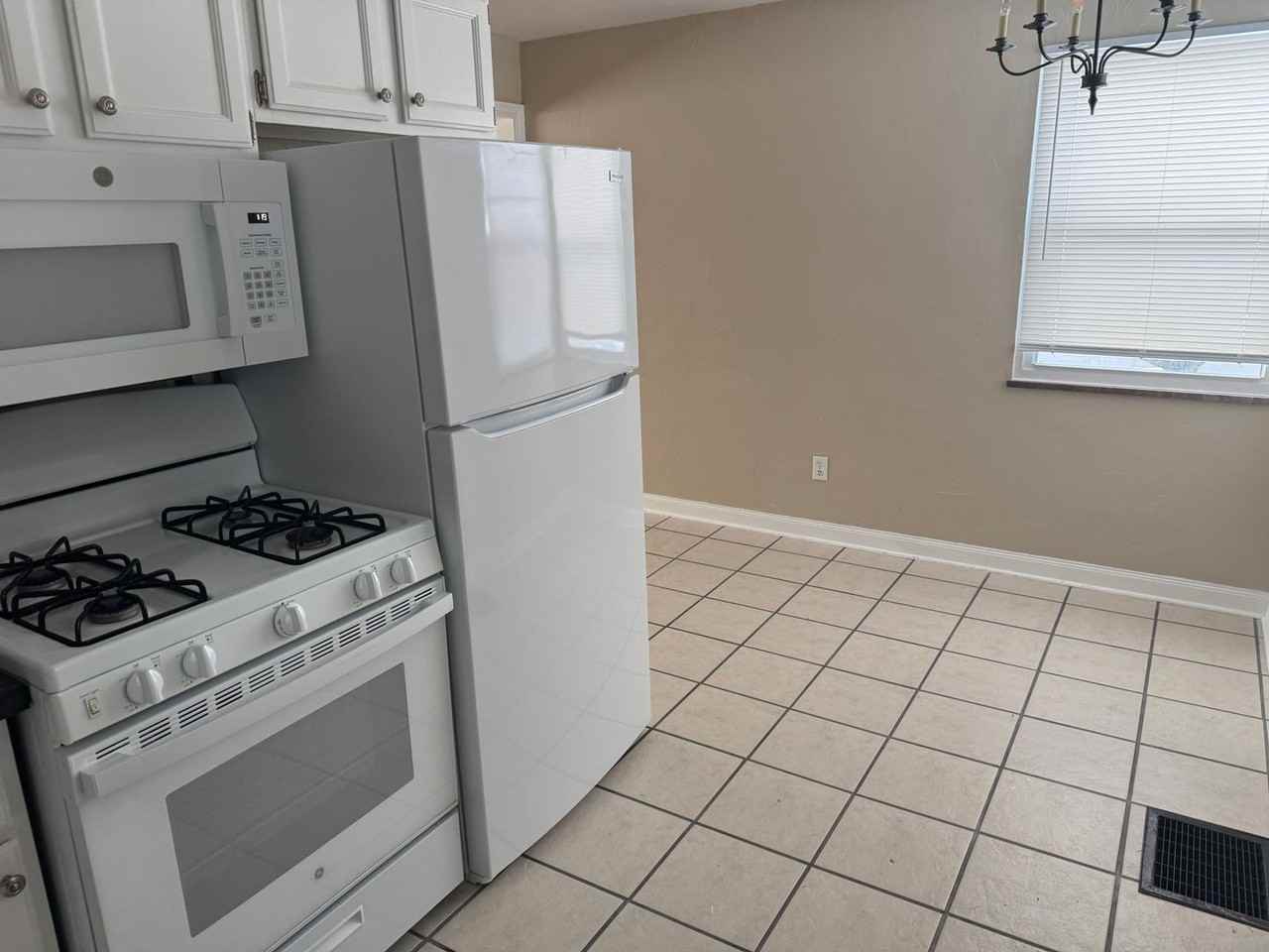 2478 Swansea Rd - Photo 7 of 18