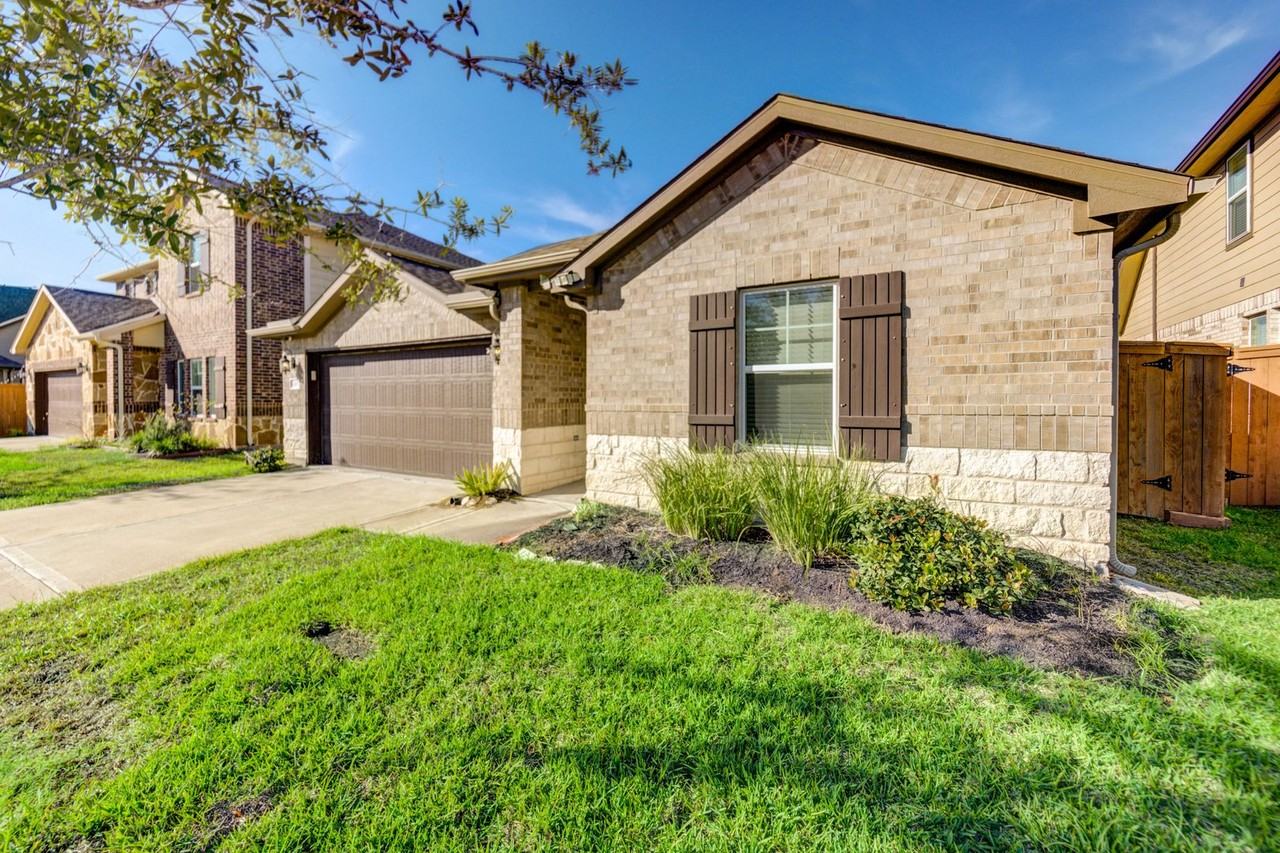 1207 Cascade Hills Dr - Photo 3 of 50