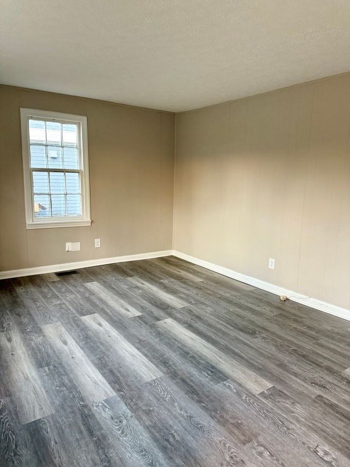 320 Scalf Dr - Photo 3 of 9