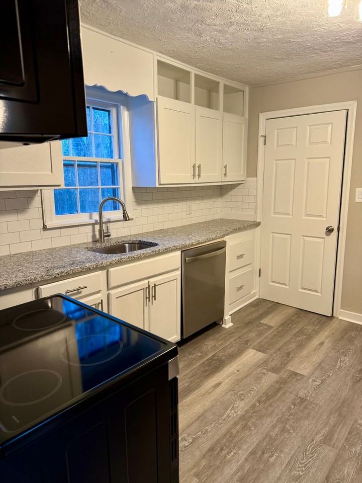 320 Scalf Dr - Photo 5 of 9