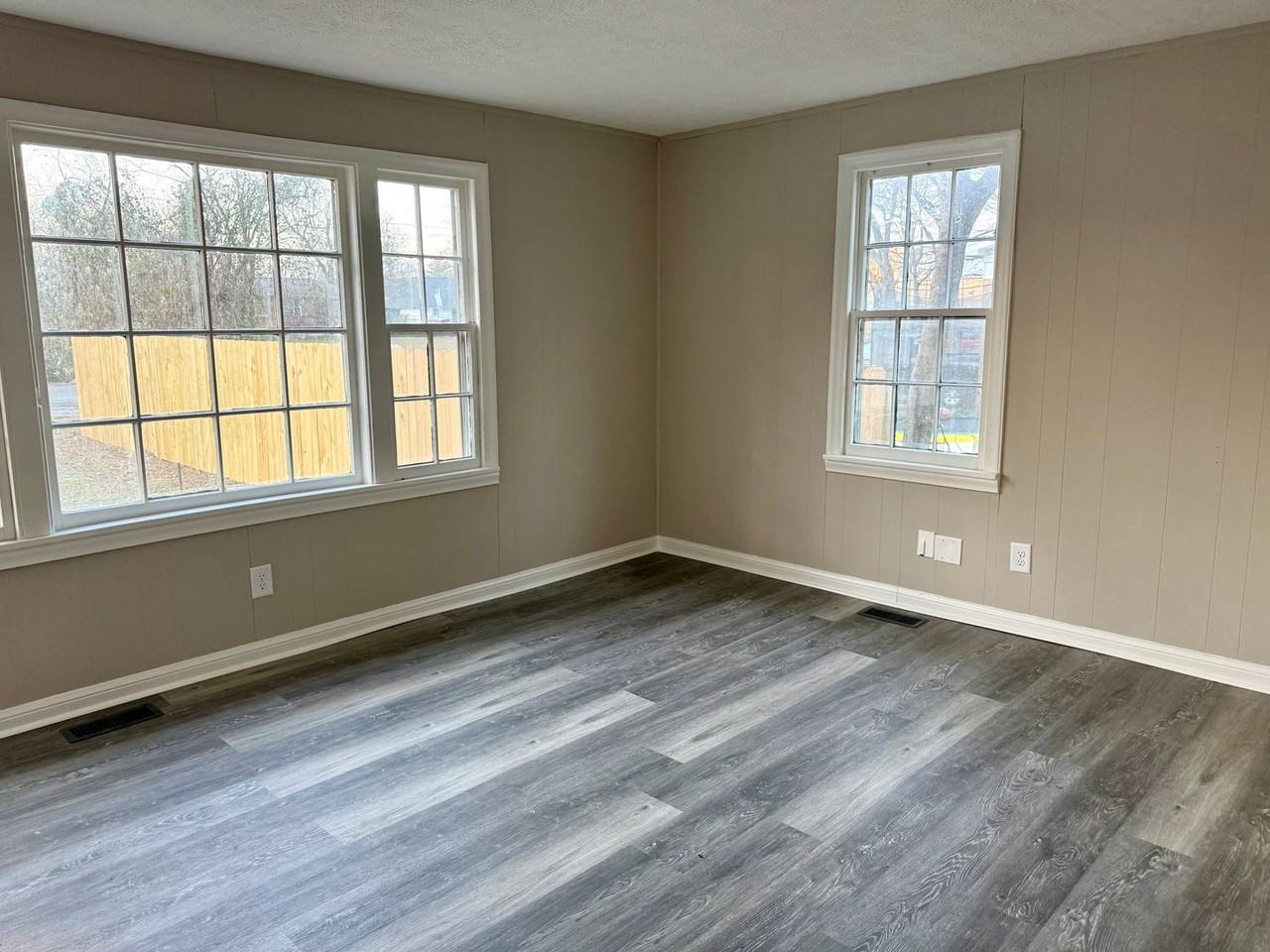 320 Scalf Dr - Photo 7 of 9