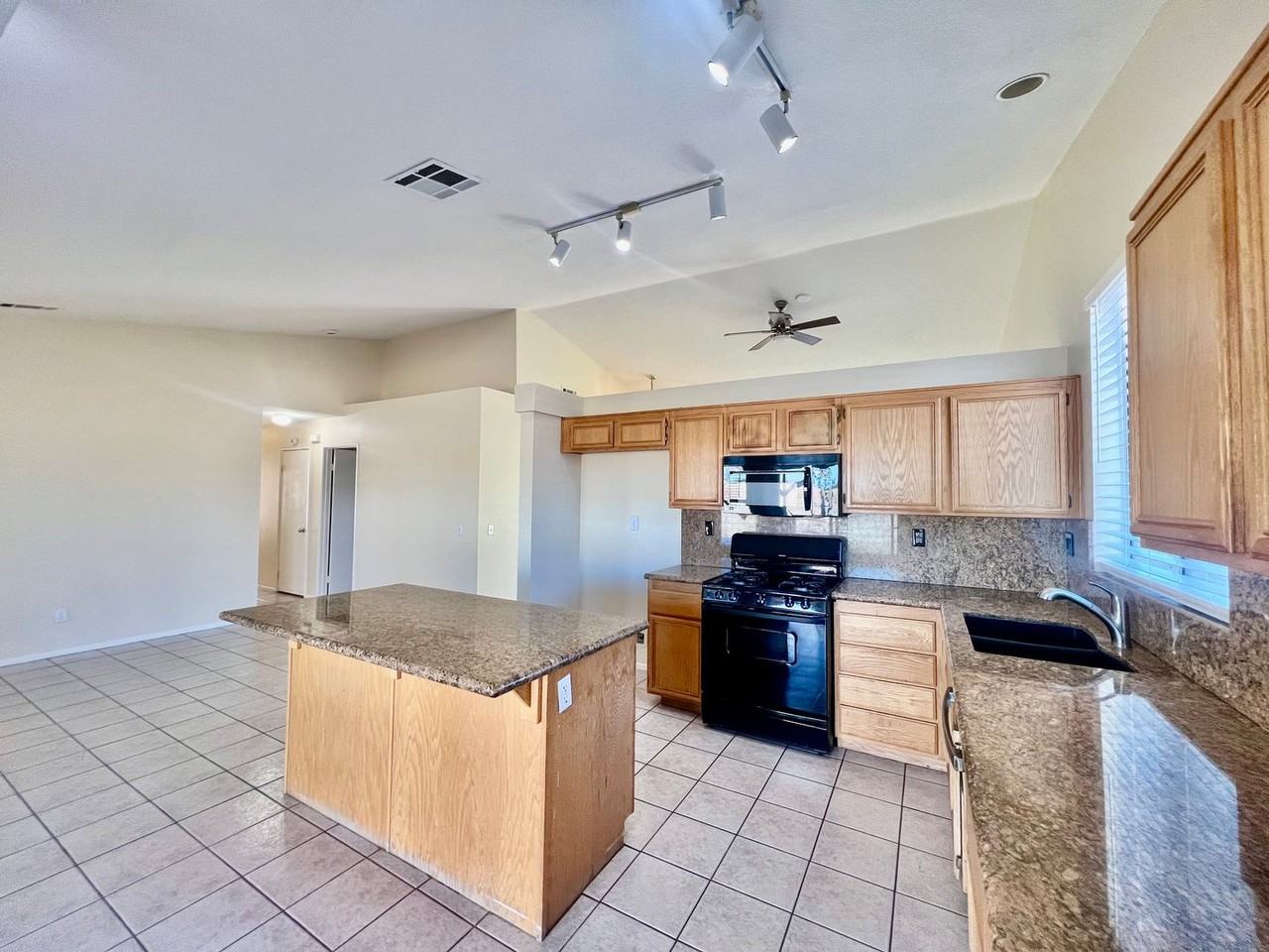 49312 Violet St - Photo 3 of 30