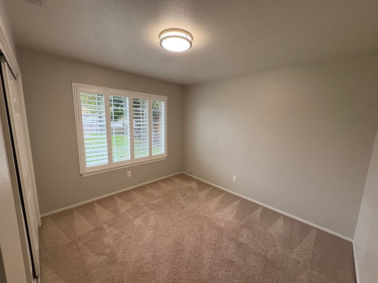 1937 S Chinowth St - Photo 2 of 35