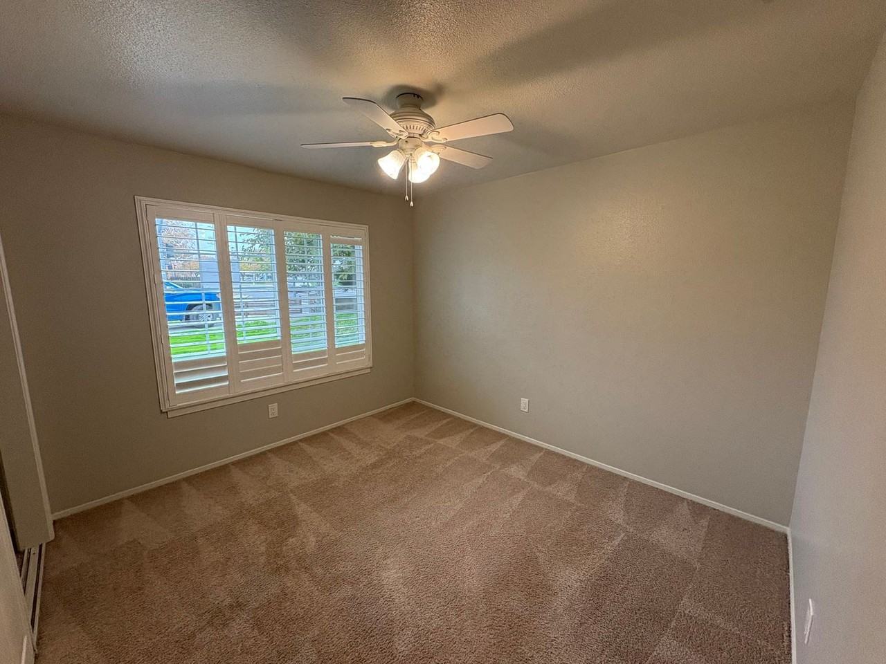 1937 S Chinowth St - Photo 5 of 35