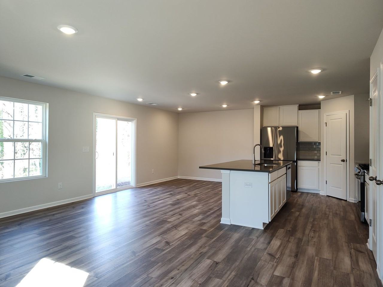 3247 Crawford Ave - Photo 4 of 35