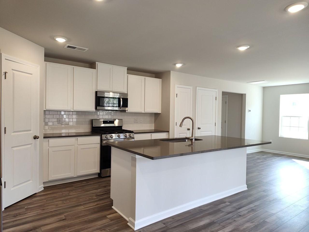 3247 Crawford Ave - Photo 7 of 35