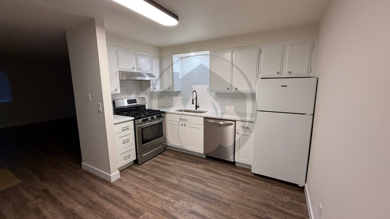 4243/4245 Campbell Dr SE - Photo 2 of 6