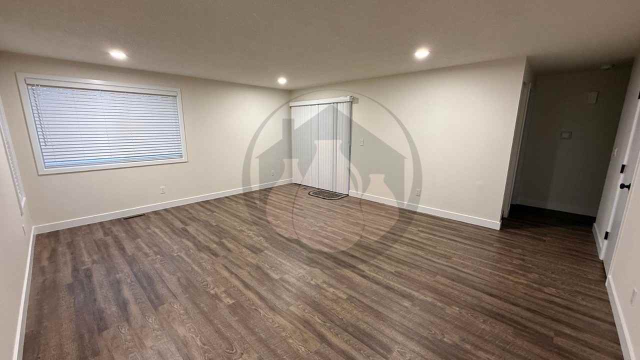 4243/4245 Campbell Dr SE - Photo 3 of 6