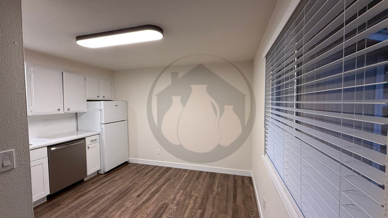 4243/4245 Campbell Dr SE - Photo 5 of 6