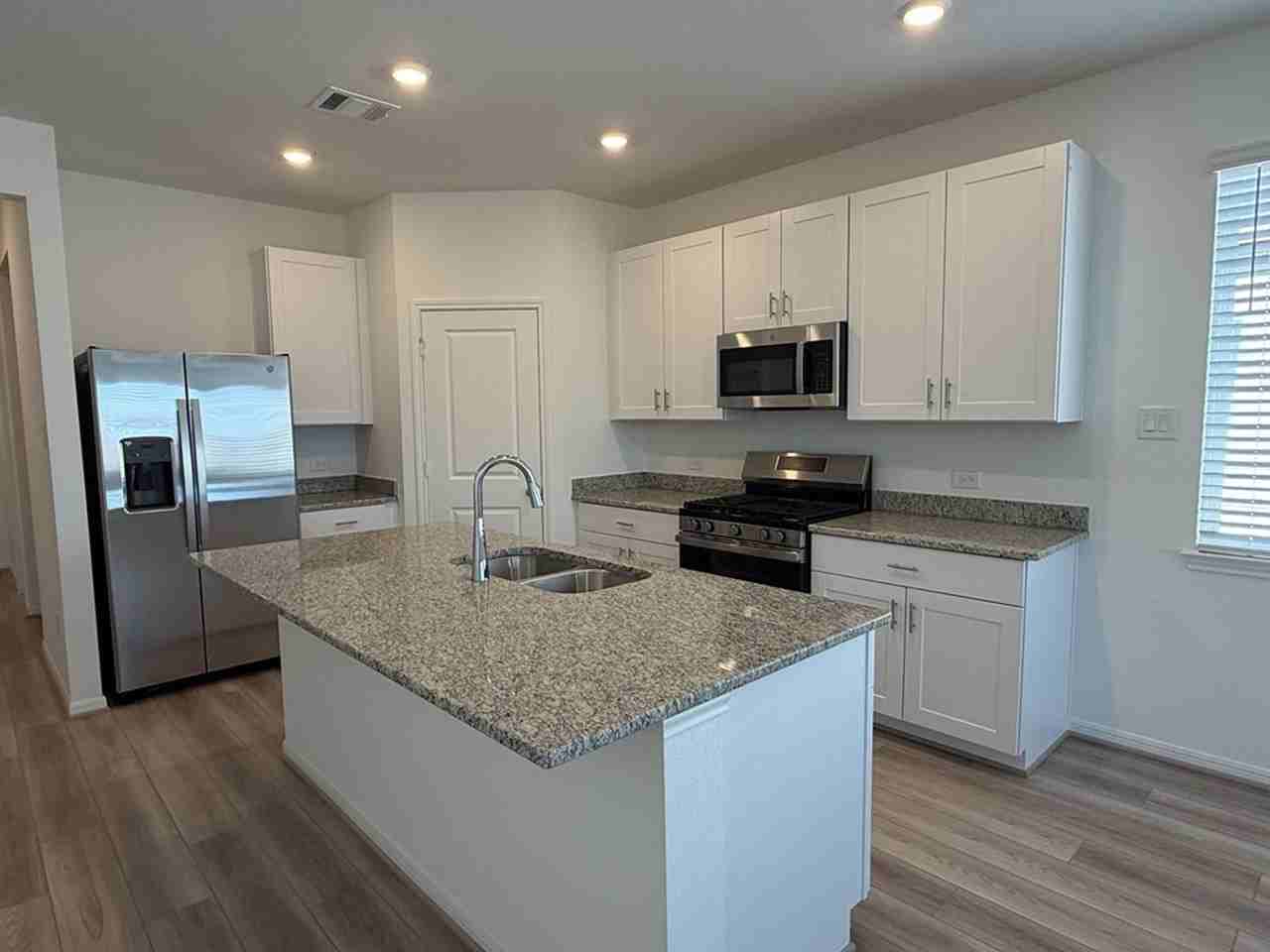 22134 Hat Creek Dr - Photo 3 of 36