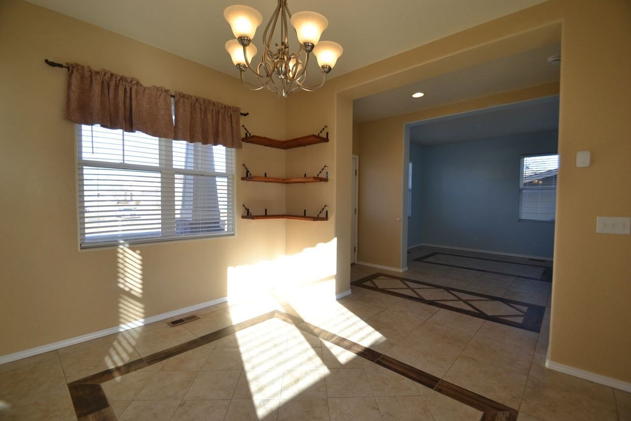 6596 Summer Grace St - Photo 4 of 28